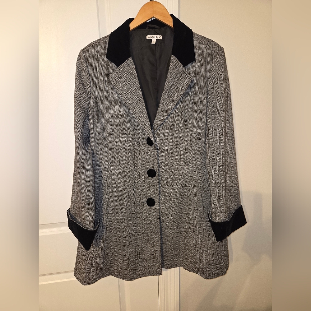 NorthStyle XL Herringbone Coat With Velvet Trim Collar, Cuffs And Buttons. New